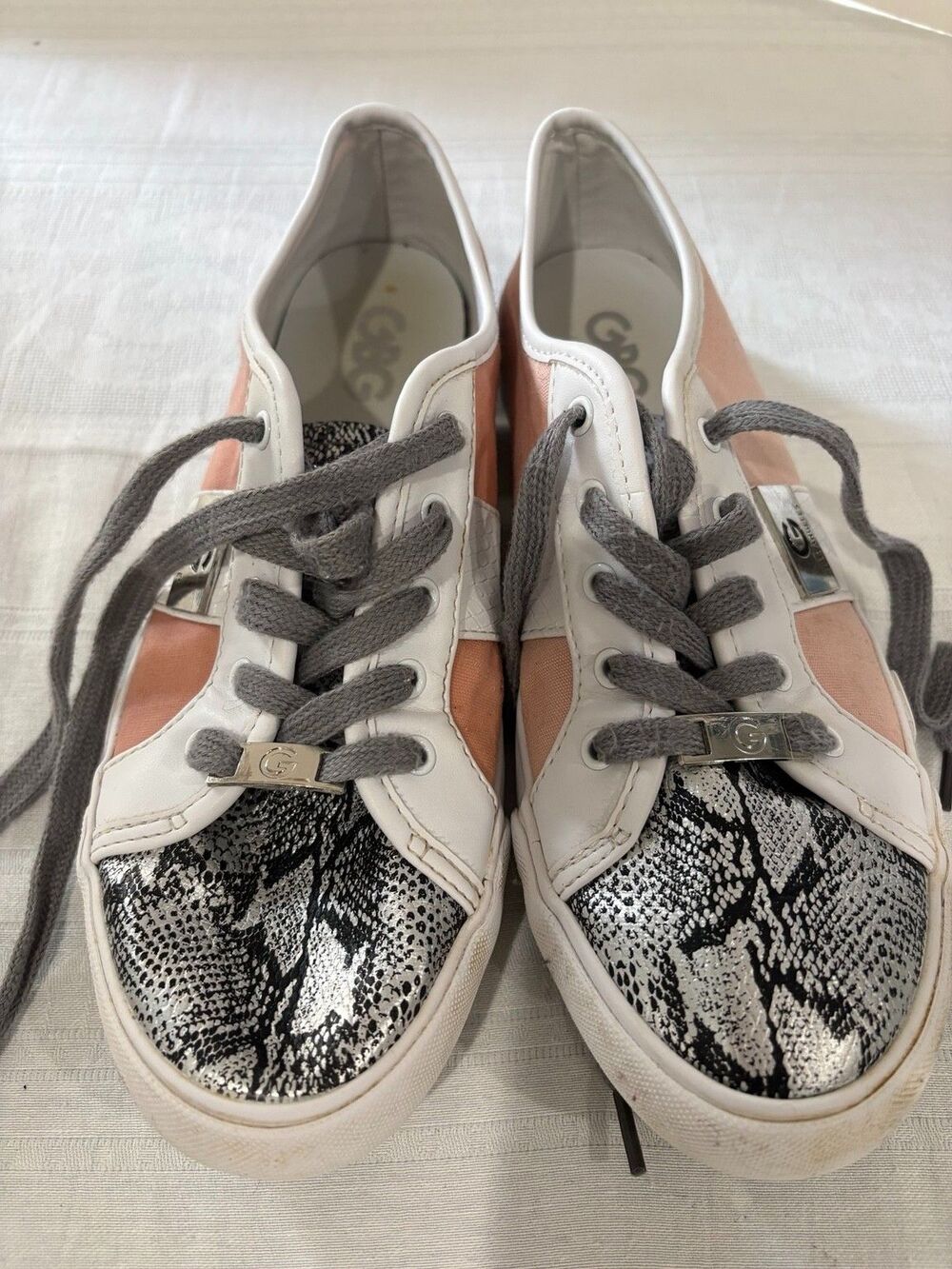 GBG Los Angeles Women’s Size 9 Sneakers Pink White Snakeskin Lace Up Shoes